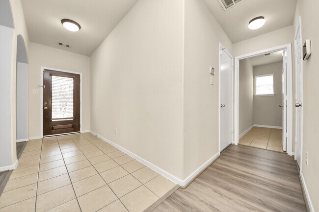 Building Photo - 13127 Barn Course Dr