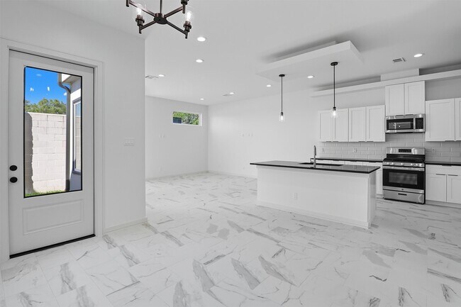 Building Photo - 2924 El Fenice Ln