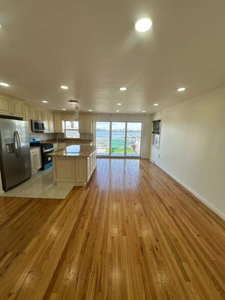 Building Photo - 109-19 Ditmars Blvd