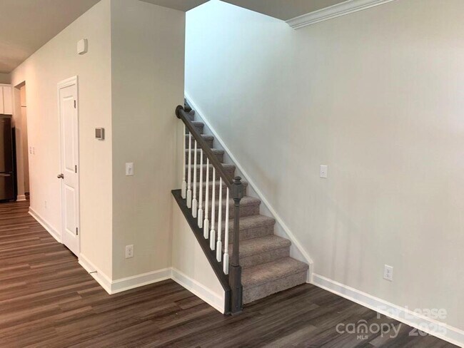 Building Photo - 432 Nixon Rd