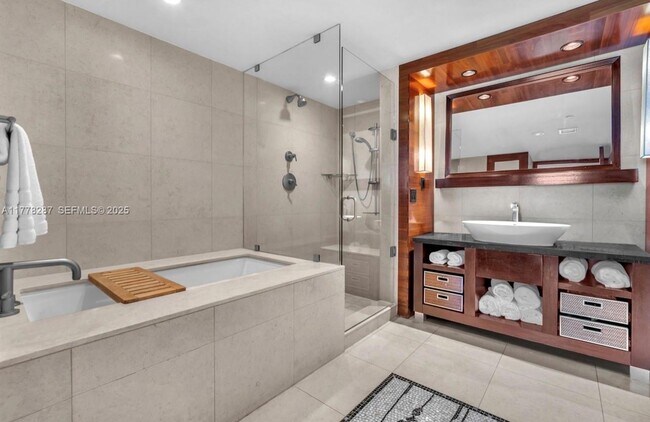 Building Photo - 6801 Collins Ave