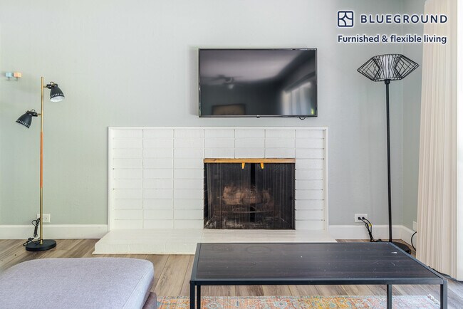 Building Photo - 801 Middlefield Rd