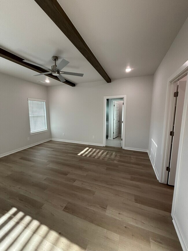 Building Photo - 3812 SW Pinecrest Dr