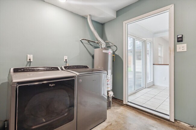 Building Photo - 5132 Mimosa Dr