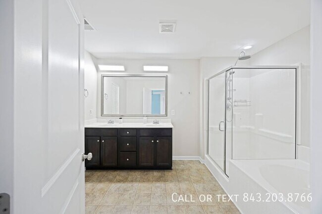 Building Photo - 158 Charlesfort Way