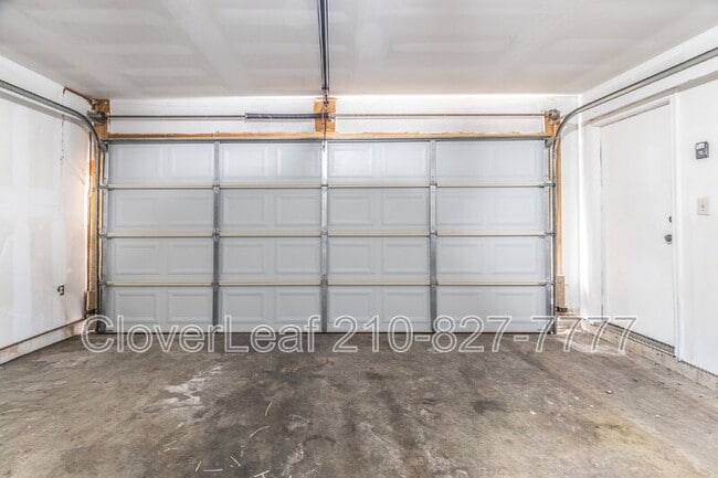 Building Photo - 6203 Lakeview Dr.