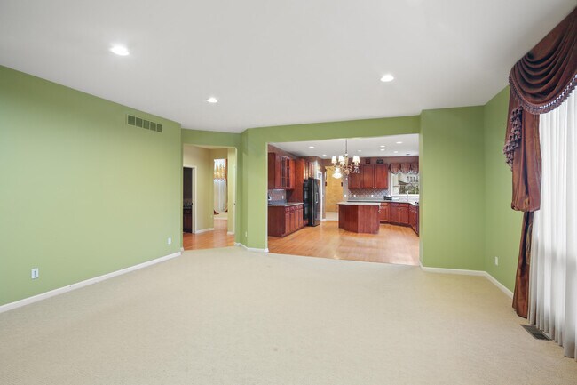 Building Photo - 6569 Whispering Woods Dr