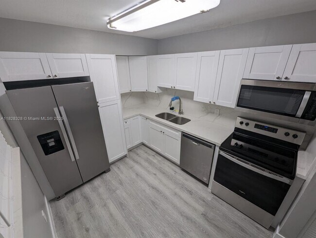 Building Photo - 8888 Collins Ave