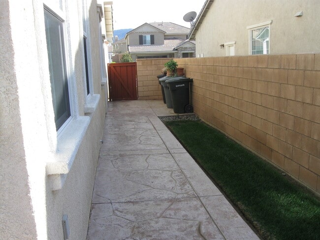 Building Photo - 31990 Oregon Ln