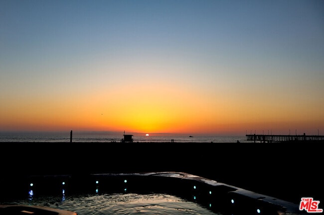 Building Photo - 3505 Ocean Front Walk