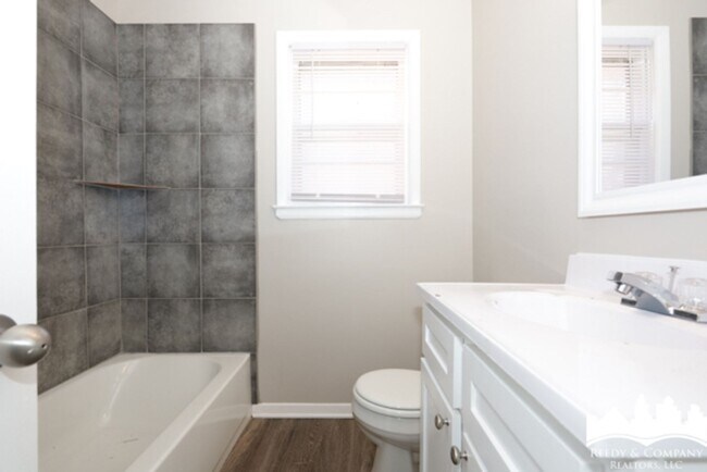 Building Photo - 1832 S Sutton Dr