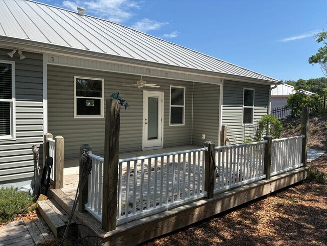 Building Photo - New home in Pine Knoll Shores