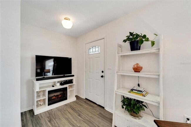 Building Photo - 1216 Hacienda Dr