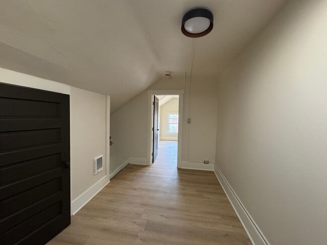 Building Photo - 1bd/1ba Seattle House