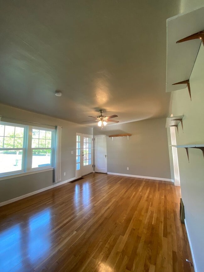 Building Photo - Perry District Gem – Move-In Ready 3 plus Bed / 2 Bath Brick Home with Finished Basement & 2-Car ...