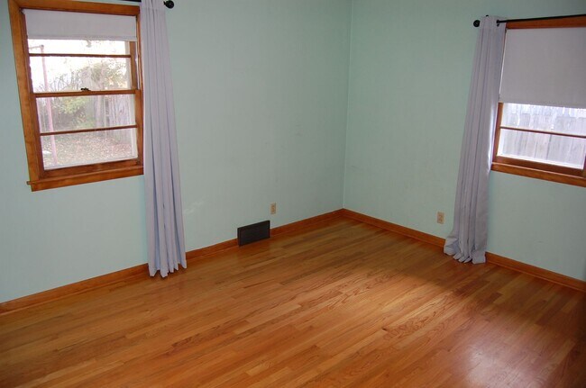 Building Photo - 3bd brick ranch in south-central Lincoln!