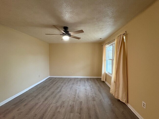 Building Photo - 619 Randolph Rd