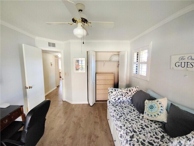 Building Photo - 511 SW South River Dr