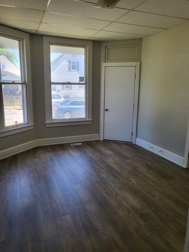 Building Photo - 3 bed 2 bath house