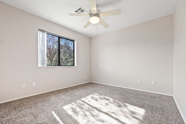 Building Photo - Charming 3 Bedroom + Bonus Room in Eagle R...