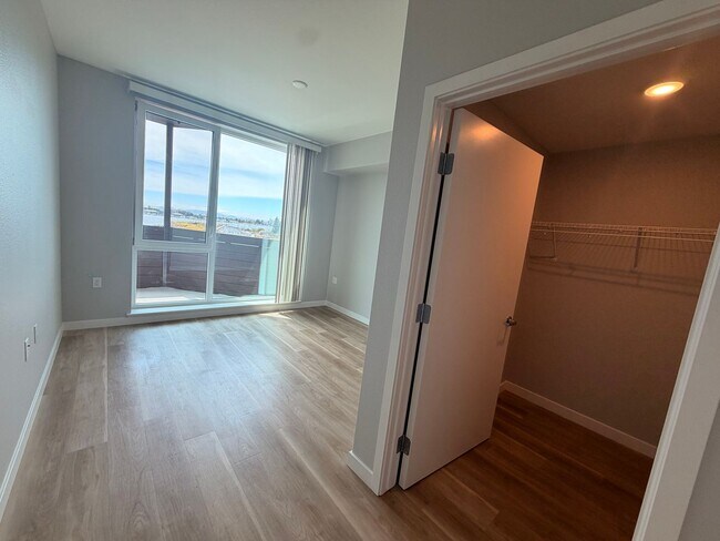 Building Photo - 260 Brooklyn Basin Wy