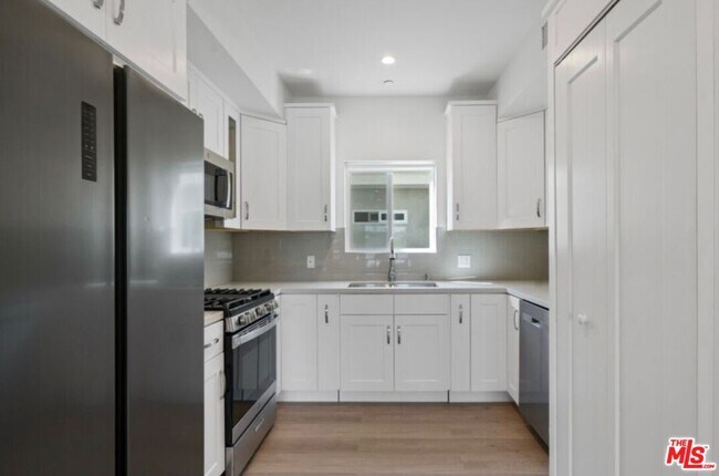 Building Photo - 2336 Westwood Blvd