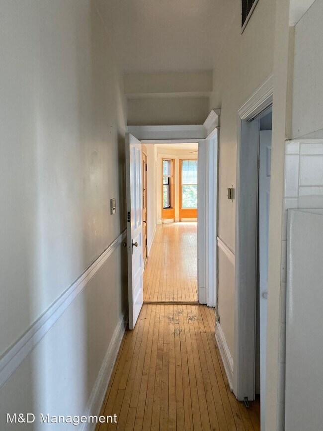 Building Photo - 3740 N Hermitage Ave