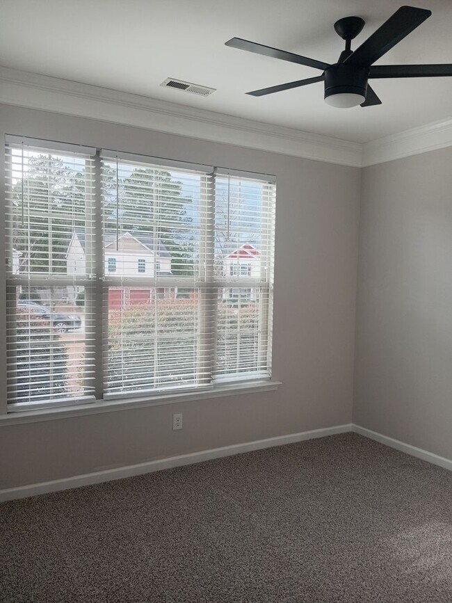 Building Photo - Spring Lake