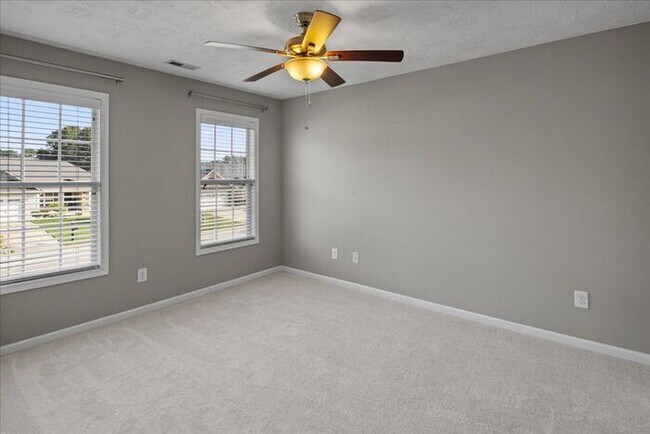 Building Photo - 3 Bedroom 2.5 Bath home in Grays Creek