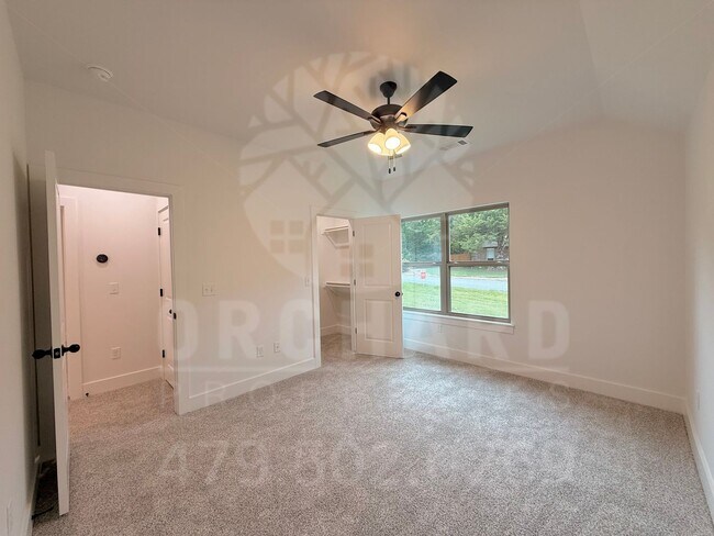 Building Photo - 12 Kinross Dr