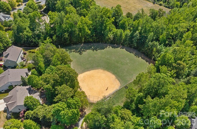 Building Photo - 1626 Hammond Dr