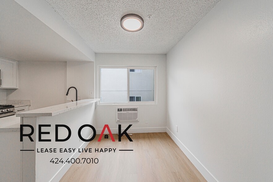 Building Photo - 13910 Sayre St