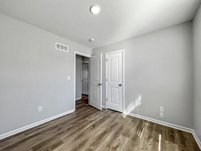 Building Photo - Spacious 3BR Home in Raymore, MO | Garage & Pet-Friendly