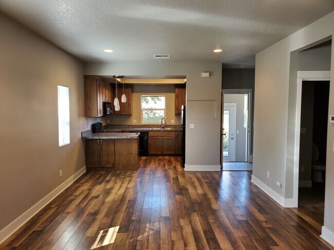 Building Photo - 1908al