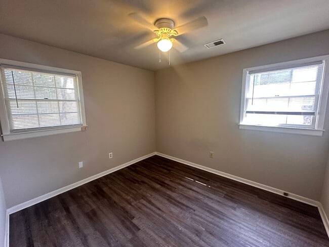 Building Photo - 2 Bedroom Duplex