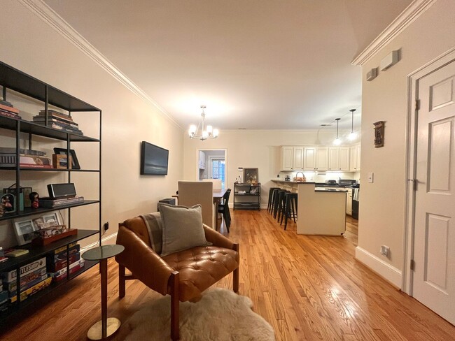 Building Photo - Townhome Available in North Main Community Downtown Greenville!