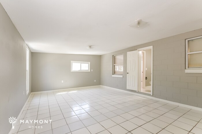 Building Photo - 1215 N Nowell St