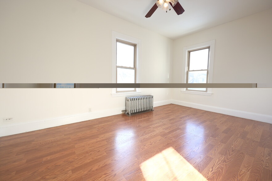 Building Photo - 31 June St