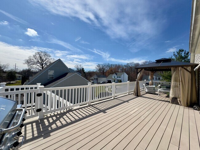 Building Photo - Charming 4 Bedroom/3 Bathroom Home with 2-Car Garage and Large Backyard in Middle River, MD!