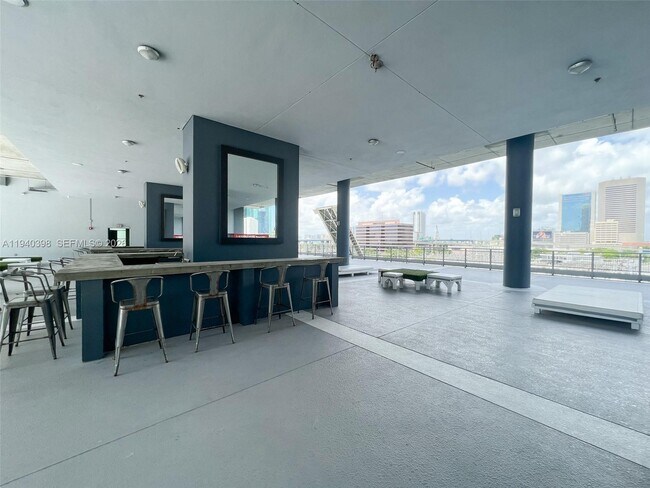 Building Photo - 690 SW 1st Ct