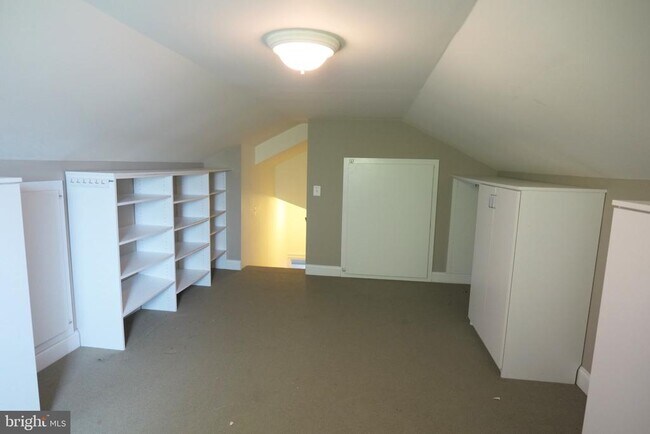 Building Photo - 4536 Fairfield Dr