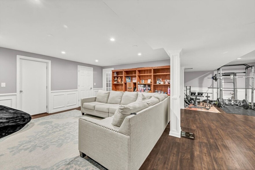 Building Photo - 8 Highridge Rd