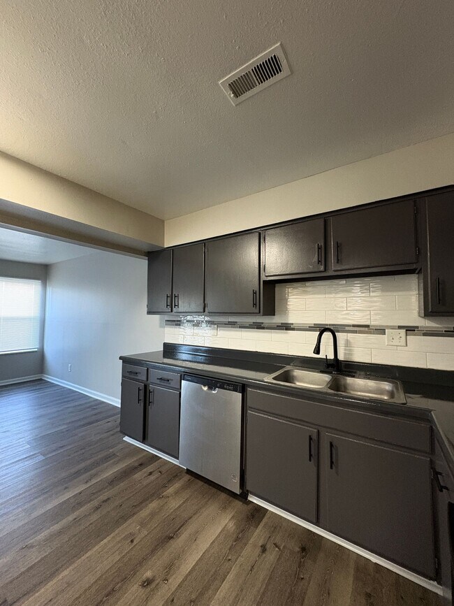 Building Photo - Bellagio West Living I