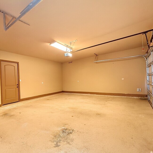 Building Photo - 7511 Raes Creek Dr