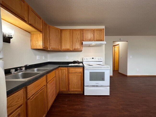 Building Photo - Regal Landing IIII