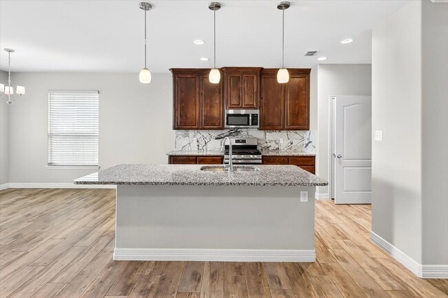 Building Photo - 2214 Cuarzo Dr