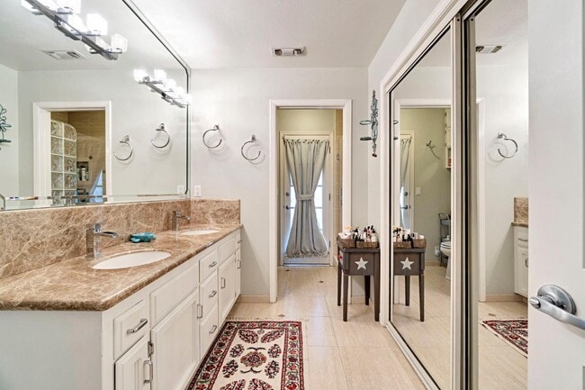 Building Photo - 6733 N Alva Ave