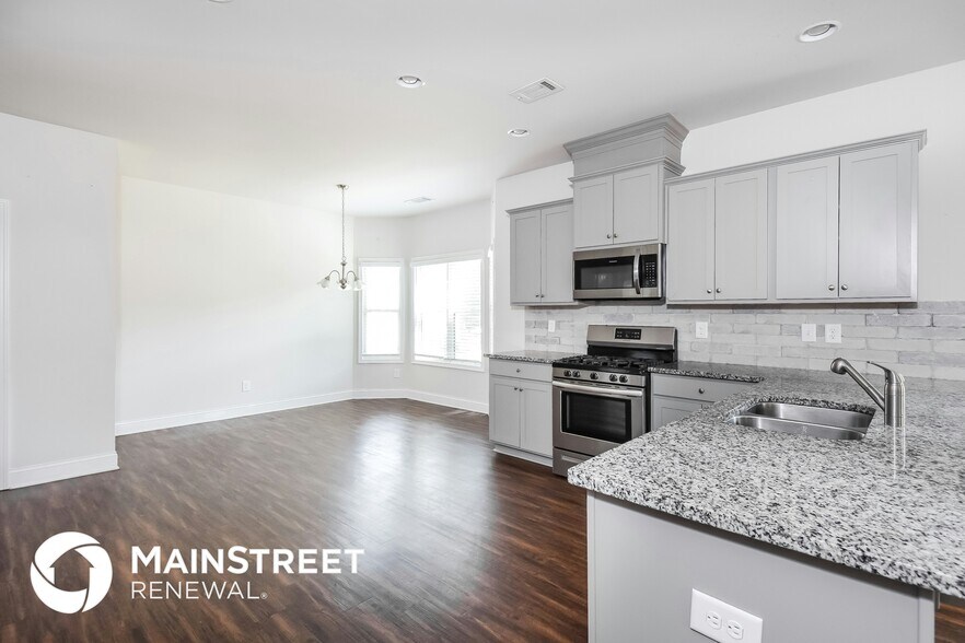 Building Photo - 692 Overlook Gln Dr