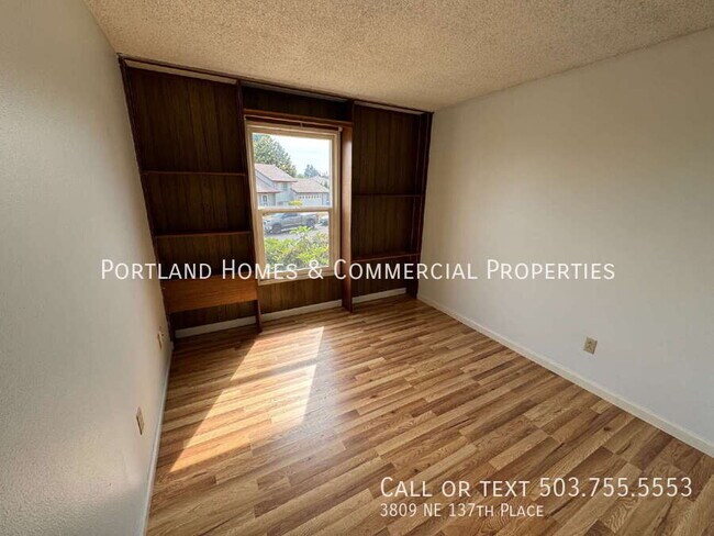 Building Photo - 3809 NE 137th Pl