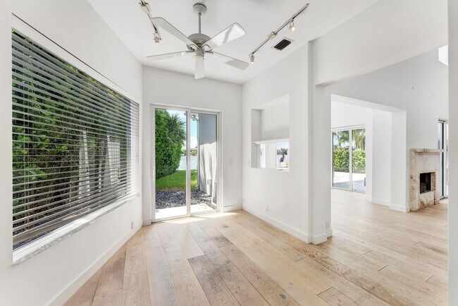 Building Photo - 1026 Seasage Dr